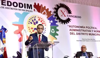 Ministro Andrés Navarro propone una confederación dominicana de gobiernos locales