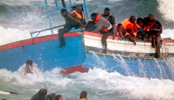 700 personas se hunden en un barco; han rescatado 28