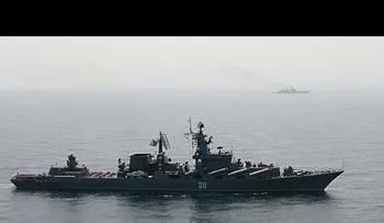 El crucero ruso Variag llega a Corea del Sur antes que el portaviones estadounidense USS Carl Vinson
