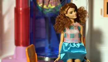 La nueva Barbie Holograma se conecta a internet, habla y hasta da clases de baile