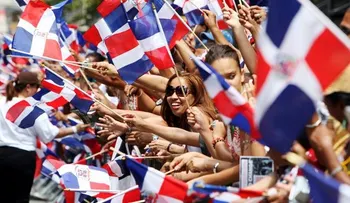 Dominicanos NY celebran rechazo a Ley salud de Donald Trump 