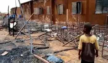 Tragedia: mueren 22 niños calcinados en el incendio de su escuela en Níger