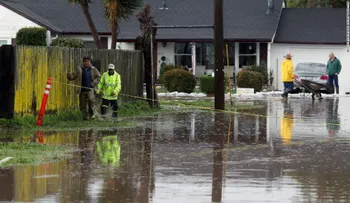 Evacuación obligatoria para 14.000 personas por inundación histórica en California