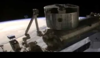 Un extraño objeto se aproximó a la Estación Espacial durante transmisión de la NASA (VIDEO)