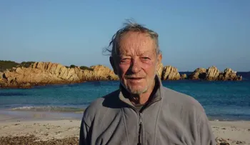 Mauro Morandi: el hombre de 79 años que vive solo en una paradisiaca isla italiana