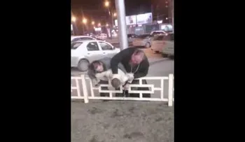 Un sacerdote destituido por golpear un empresario en Rusia (VIDEO)