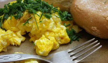 Cómo preparar cremosos los huevos revueltos