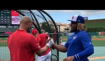 Si no la viste, esta fue la espectacular jugada de Vladimir Guerrero Jr