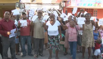 Protestan por largas tandas de apagones en Villa Hermosa