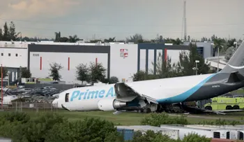 Autoridades confirman cinco muertos y cinco heridos al estrellarse un avión de carga de Amazon en Miami