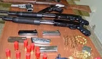 Ocupan arsenal de armas en una casa en Santiago