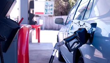 Aumentan precios de las gasolinas y congelan restos combustibles