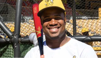Eddys Leonard se une a las Águilas tras cumplir su sueño de jugar en Grandes Ligas