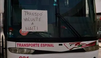 Haitianos salen por Dajabón hacia su país