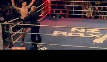 Optimismo ante todo: un boxeador no deja que un nocaut le estropee el día