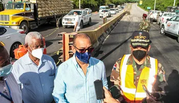 Ministro de Obras Públicas muestra satisfacción por atenciones de asistencia vial; supervisa servicios en autovía Del Coral