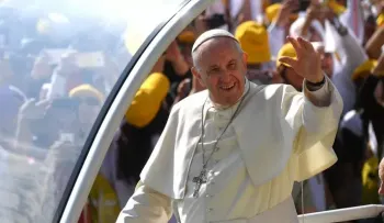 El papa pide a los dominicanos caminar unidos en fraternidad y que recen por él 