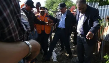 Presidente Medina recorre zonas de Santiago que sufrieron daños por lluvias