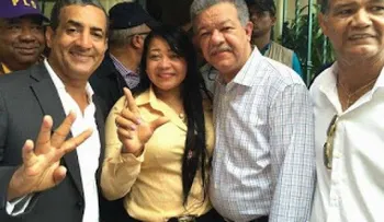 Leonel recorre Santo Domingo Oeste; visita varios miembros del PLD