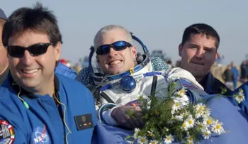 3 astronautas regresan de la estación orbital 