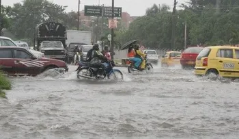 Bertha se aleja; deja 13 provincias en alerta por lluvias
