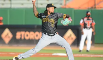 Carlos Martínez acuerda con los Gigantes contrato de liga menor
