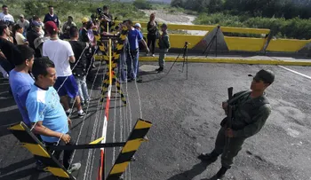 Maduro no reabrirá la frontera con Colombia hasta que se restablezca la paz