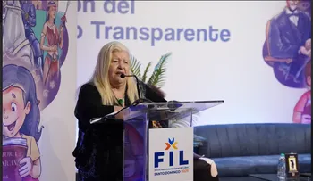 Blanca Salcedo presenta y firma su nueva obra en la Feria del Libro