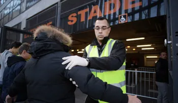 Por motivos de seguridad, fanáticos del fútbol francés no podrán asistir al estadio por varias semanas