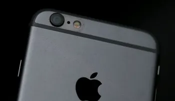 Impulsada por ventas del iPhone, Apple registra ingresos récord