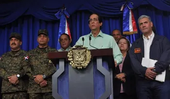 Gobierno suspende docencia hasta el miércoles en 24 provincias que están en alerta roja y amarilla