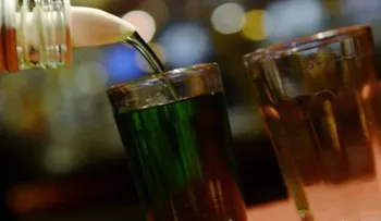 Confiscan decenas de bebidas alcohólicas falsificadas en Barahona