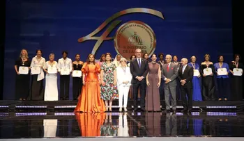 Abinader honra a 16 dominicanas con la Medalla al Mérito de la Mujer