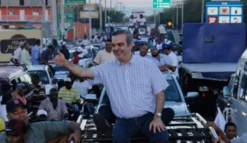 Danilo se burla del país al hablar de salarios; dice Abinader