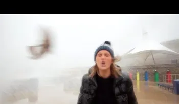 Un pez enmudece a una mujer que gritaba en medio de una tormenta (VIDEO)