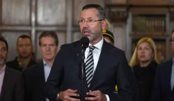 Oposición impulsa censura contra ministro de Vivienda colombiano