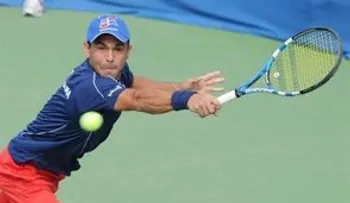 Víctor Estrella, eliminado en segunda ronda del Abierto de Australia