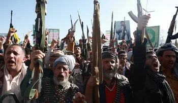 Conflicto entre hutíes y Gobierno yemení escala y amenaza con envolver a toda la región
