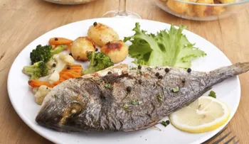 Come pescado para ser más inteligente y pueda dormir mejor