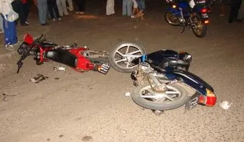 Tres jóvenes mueren y un herido en choque de dos motocicletas