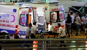 Al menos 50 muertos por atentado en Estambul (VIDEO del momento exacto)