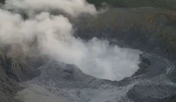Costa Rica sigue en alerta por las erupciones del volcán Poás