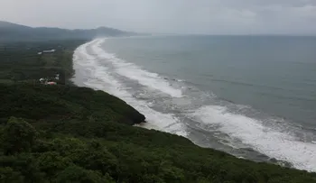 Trudy se intensifica a huracán categoría 2 frente a Colima y Michoacán; Protección Civil emite alerta naranja