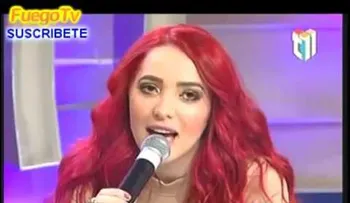 Manolo se burla de Karen Yapoort