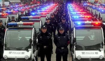 Italia: ¿Por qué hay agentes de la Policía china patrullando los sitios turísticos de Roma y Milán?