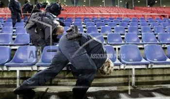 Cancelan partido Alemania-Holanda tras evacuar estadio