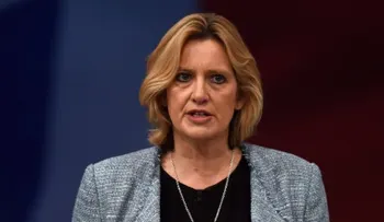 Ministra británica Interior pide acceso a WhatsApp para combatir terrorismo