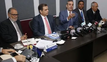 Abinader plantea cambio modelo económico a representantes de Cámaras de Comercio