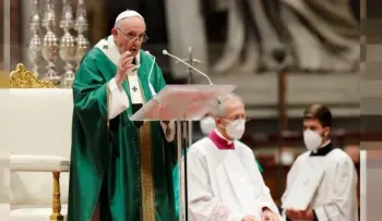 El papa: La Iglesia del futuro será más espiritual, más pequeña, más pobre y menos política