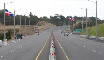 Presidente inaugura primer tramo Circunvalación SD; une Sur y Norte del país